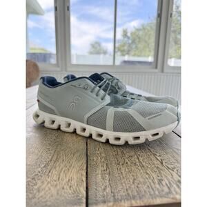 Women’s 10.5 On Cloud 5 Running Shoes